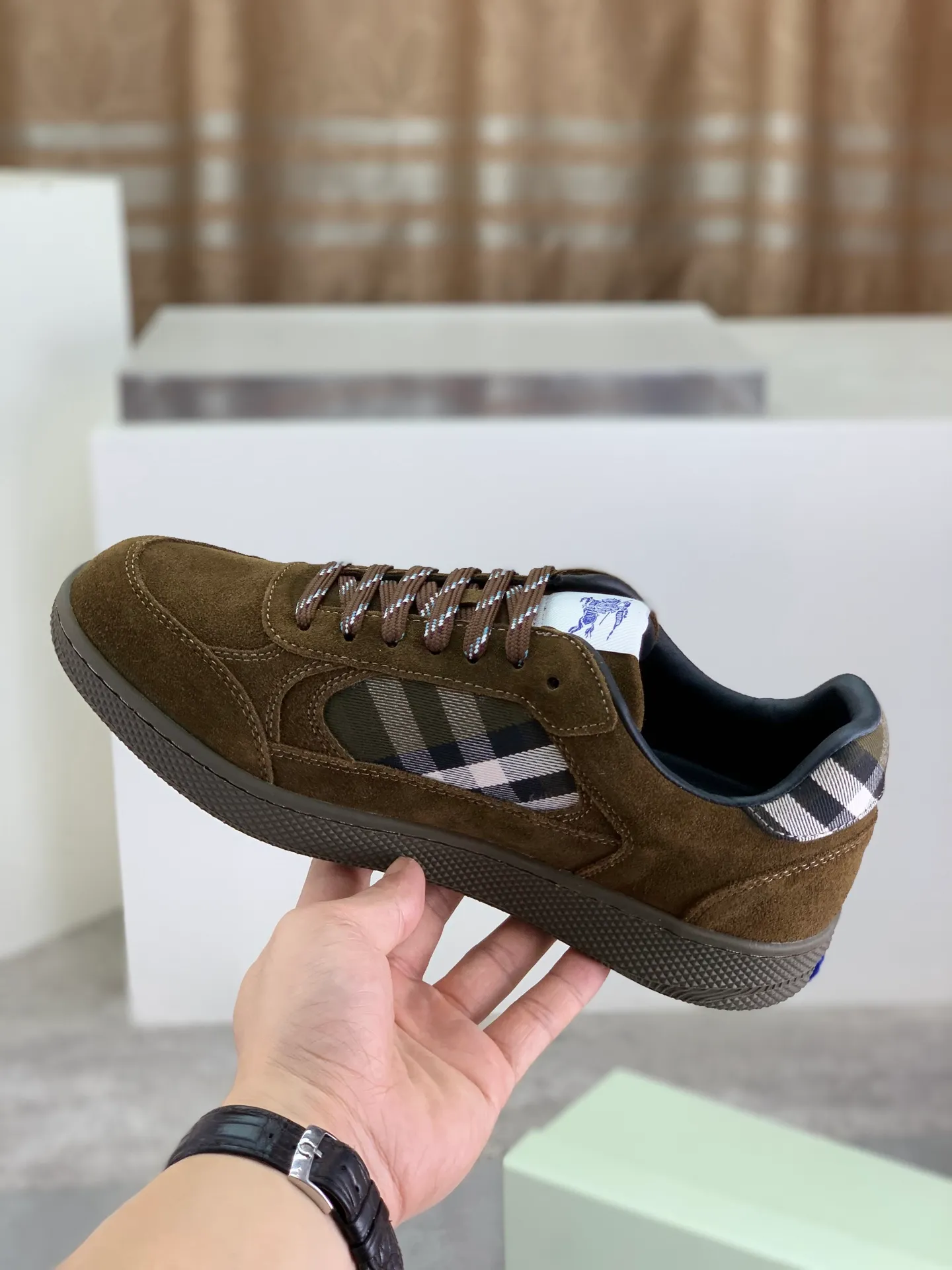 Factory price P640 [BURBERRY] Burberry - High-end quality original order - Upper: imported 🔝 original material - Inner lining: cowhide lining, feet; water-dyed cowhide - Outsole: ultra-light TPR rubber; two-color molded outsole - Super high quality control · Fine workmanship: highlighted (high-end, extravagance, grade) -Size: 39-45 (Male 38 46 can be customized) · Color: Multi-color optional